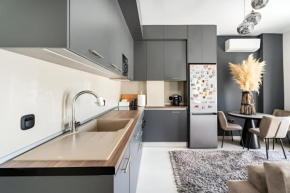 Modern Apartment with Port View-LUXURY LIVING-1Minute From Metro
